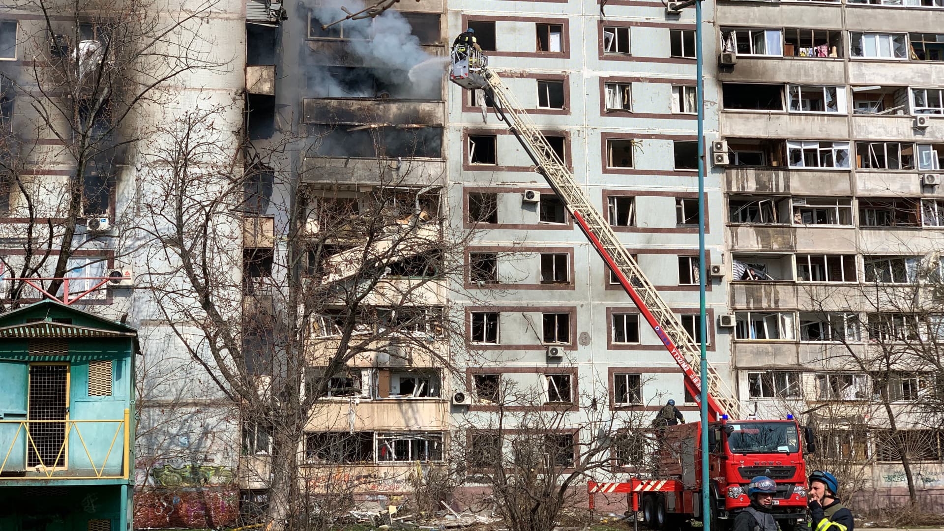 Russian strikes kill civilians in Ukraine, Estonia criticizes China's peace plan.