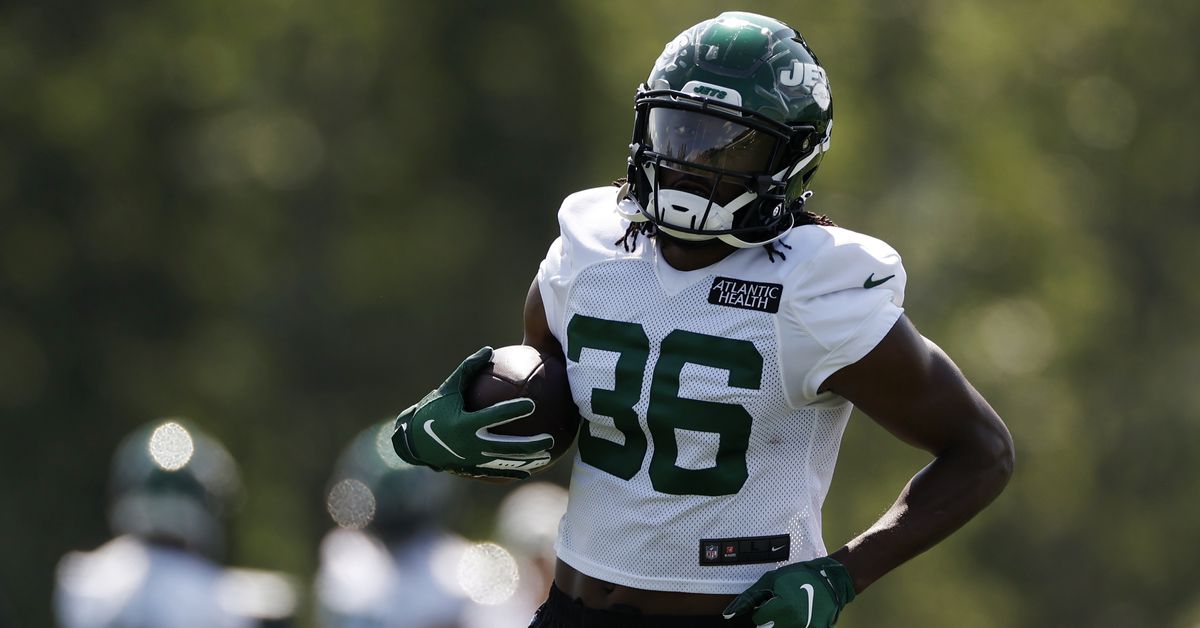 "New York Jets Scramble for Wide Receiver Options in Free Agency and Trade Market"