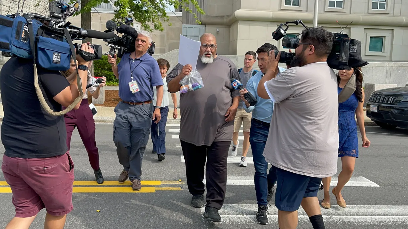 Featured image for Ex-Harvard morgue manager sentenced to 8 years for selling body parts