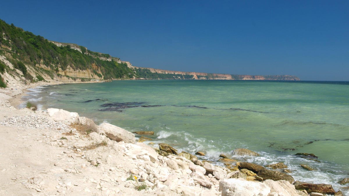 Featured image for "Guinness Book of Records Welcomes Earth's Largest Lake: The Mega Lake"