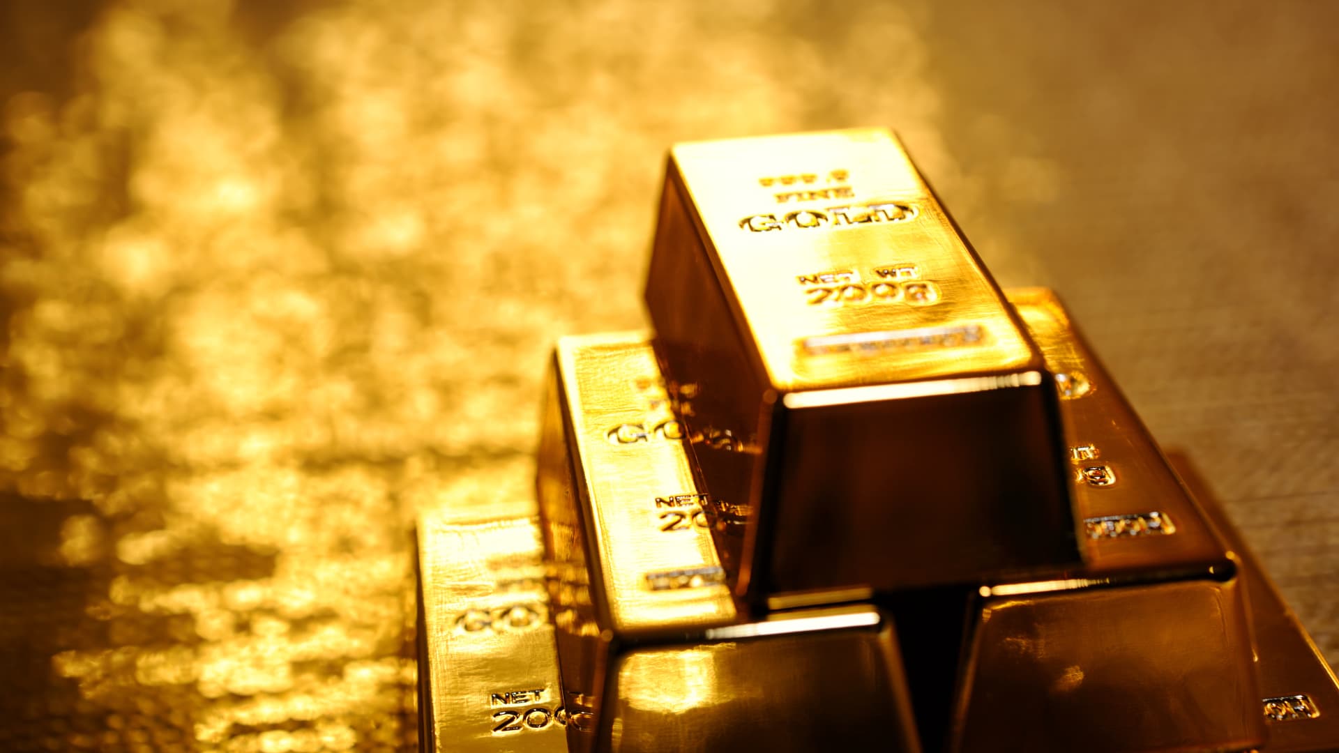 "Gold Surges to All-Time High Following Powell's Rate-Cut Path Confirmation"