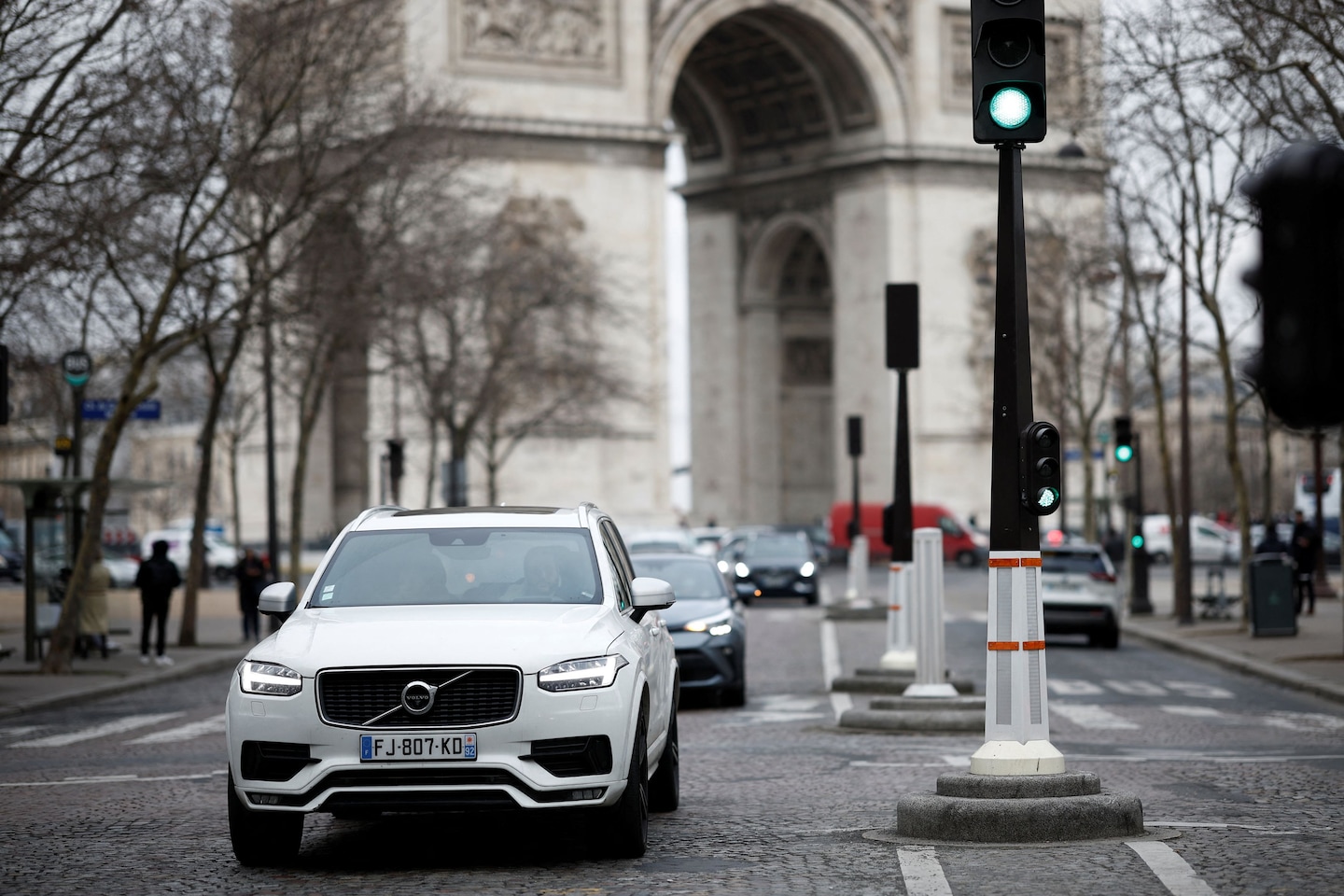 Featured image for Parisians to Vote on Tripling SUV Parking Fees