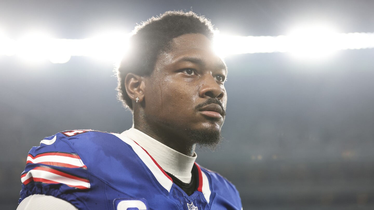Stefon Diggs Claps Back at Bills Reporter's Hot Mic Critique