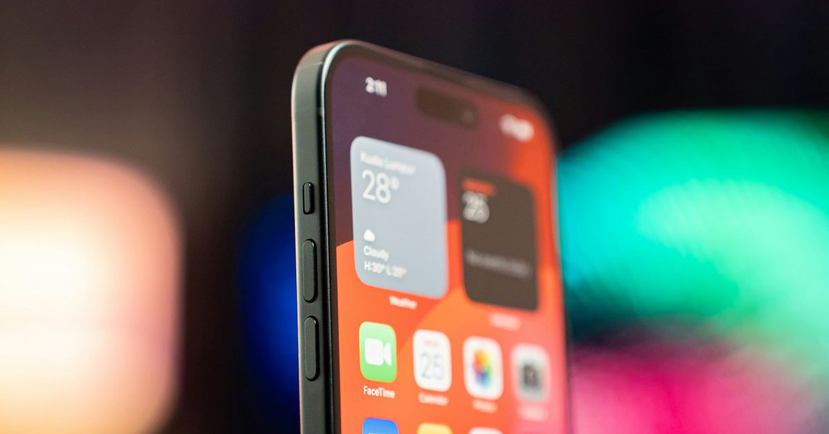 Featured image for "iPhone 16 Set to Feature Expanded Screen and Thinner Bezels, Reports Say"