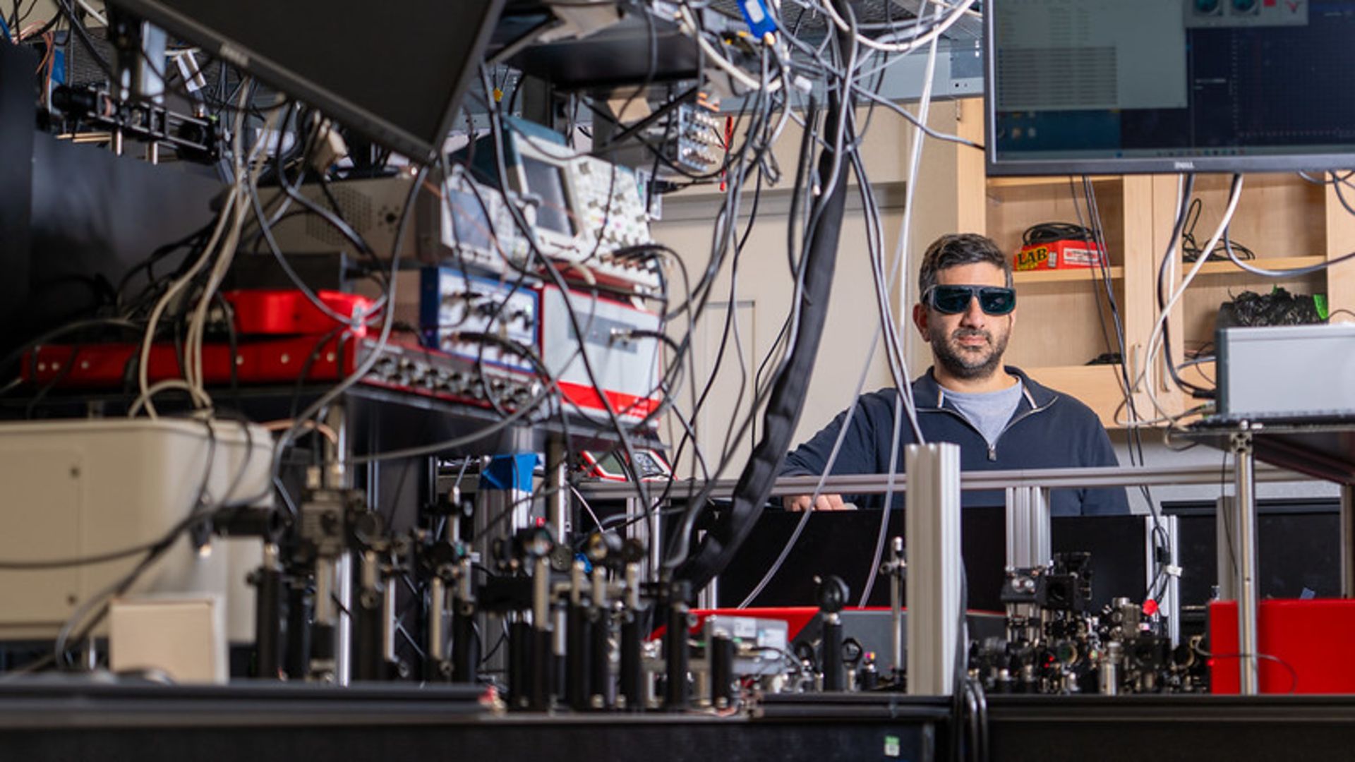 Featured image for Scientists Use Ultrafast Lasers and Gold Nanoparticles to On-Demand Grow Crystals for New Materials