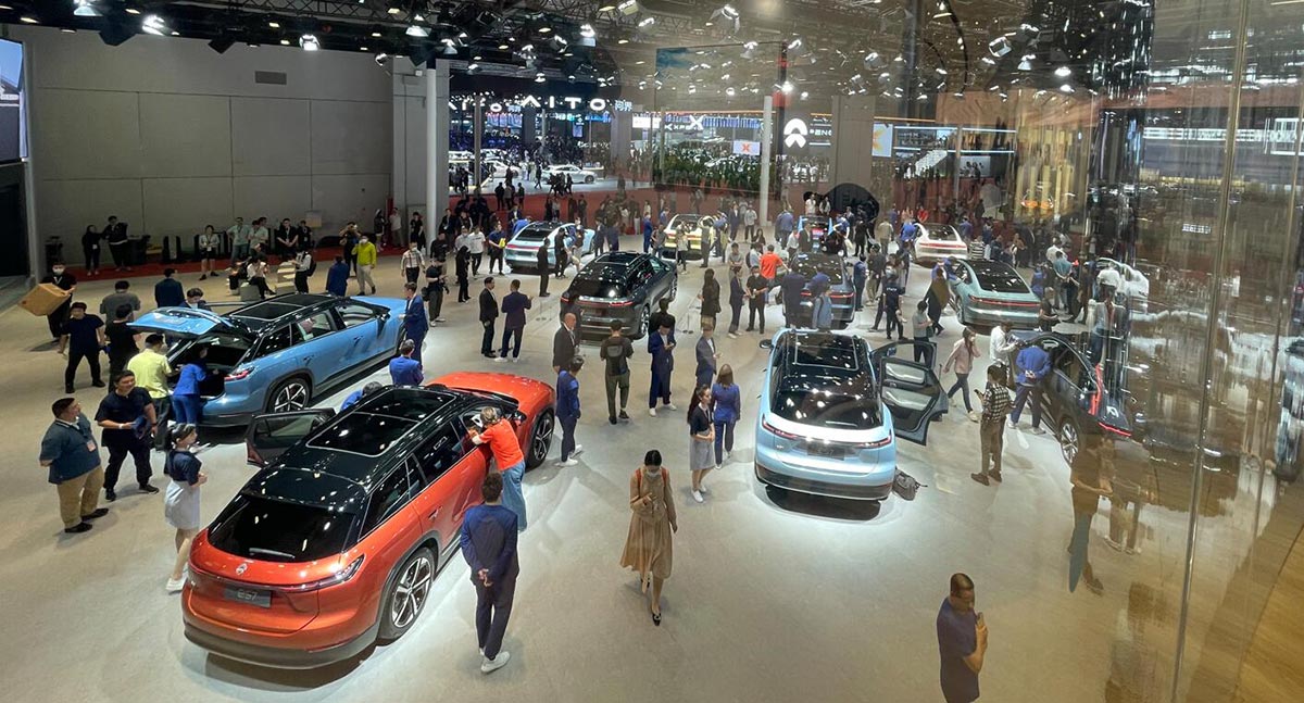 "Nio's Q4 Earnings: Alps Brand Unveiling, Narrowed Losses, and Delivery Growth Outlook"