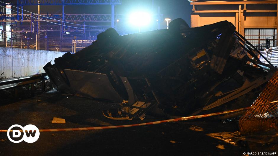 Tragedy Strikes as Bus Plunges from Venice Bridge, Leaving 20+ Dead