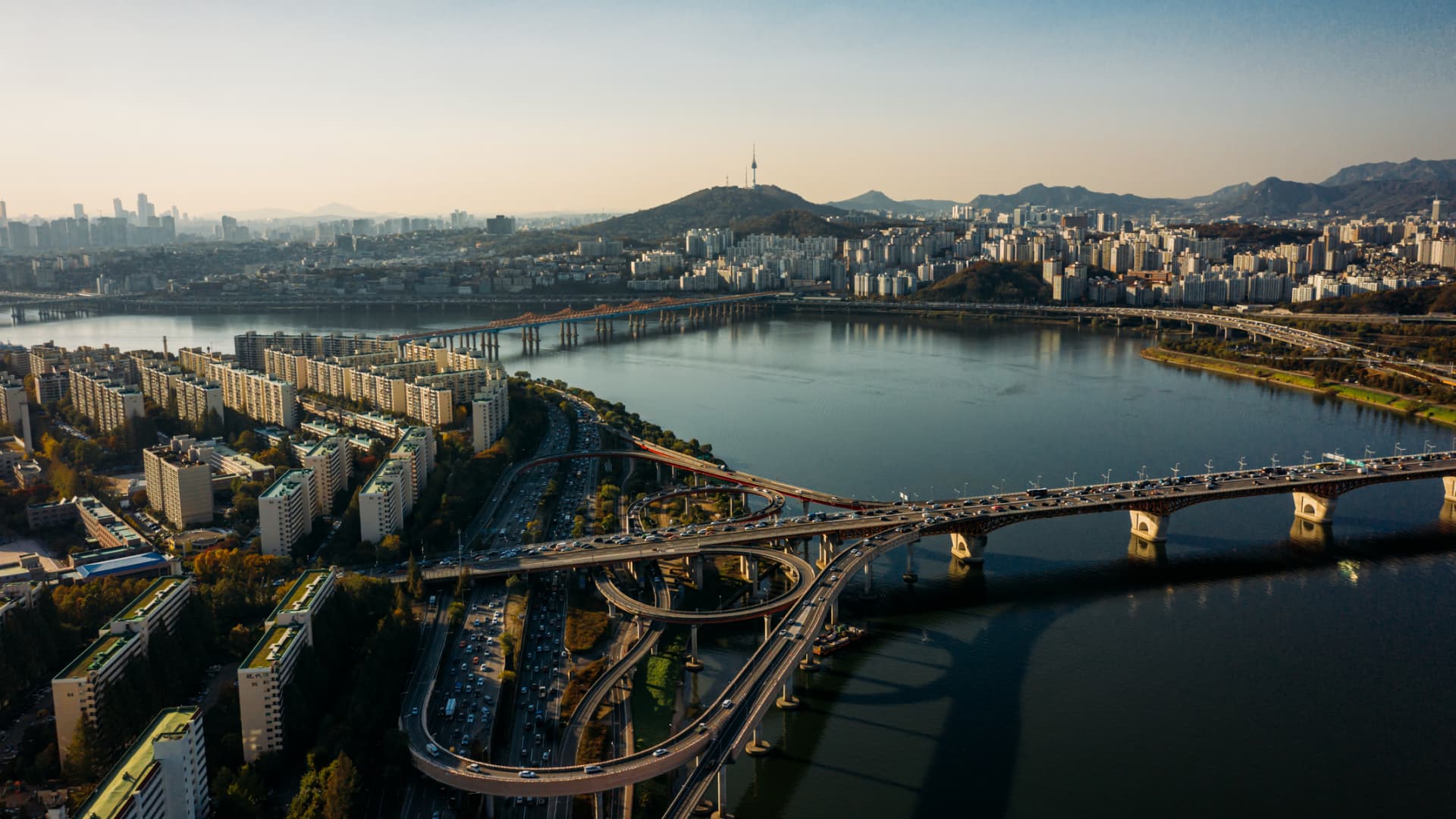 Featured image for Asia-Pacific Markets Mixed Amid Data and Trade Developments