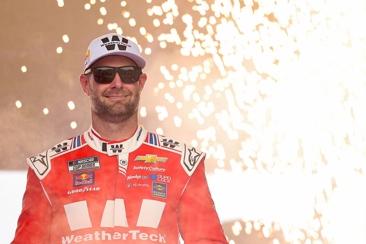 Featured image for Shane van Gisbergen Dominates Chicago NASCAR Race Amid Controversy
