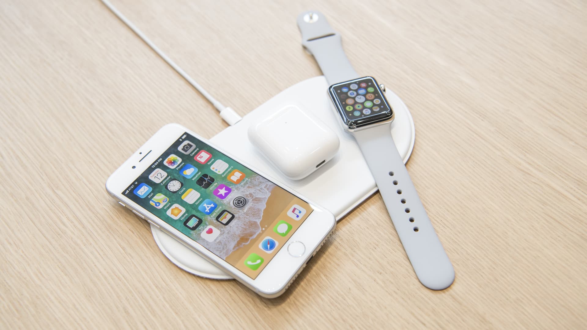 Featured image for "Apple to Sell Latest Watches Without Blood Oxygen Feature to Avoid US Ban"