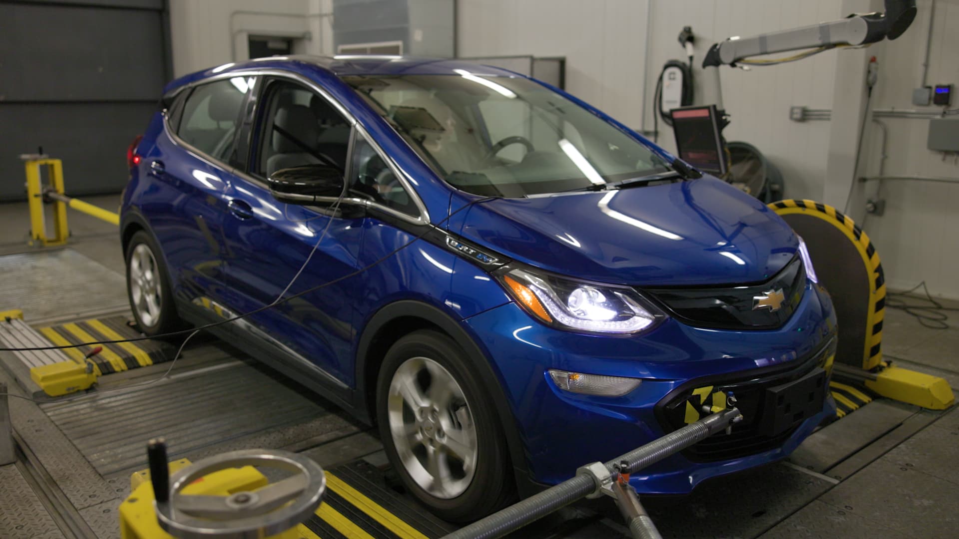 Featured image for Decoding the Complexities of Electric Vehicle Range and Performance