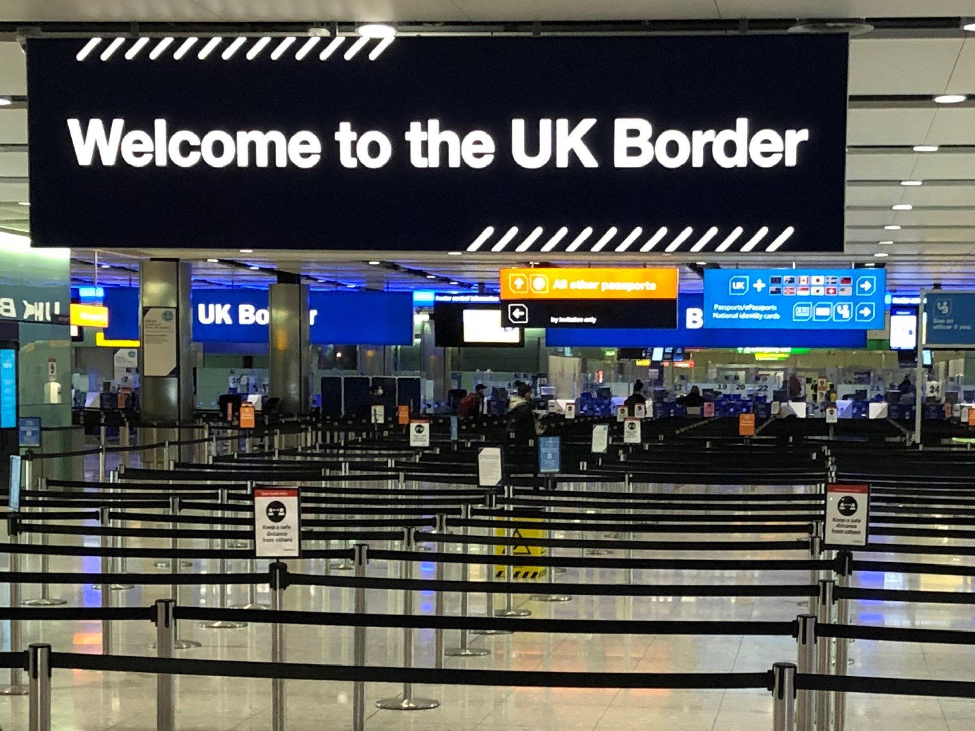 Record net migration to UK puts pressure on Sunak's immigration policies.