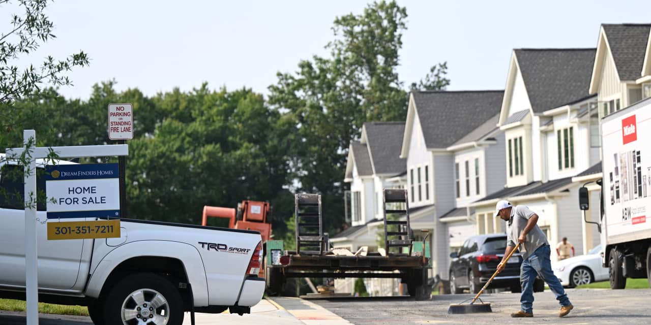 Featured image for The Impact of Climbing Mortgage Rates on Home Buyers and the Housing Market