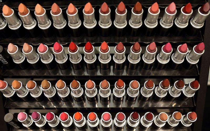 Estée Lauder's Job Cut Plan Boosts Shares by 20%