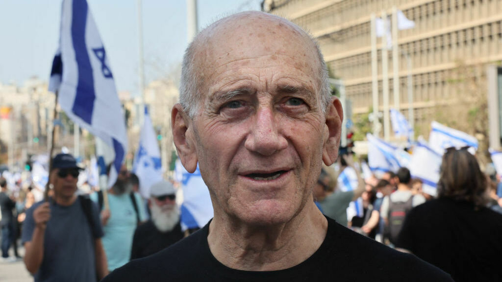 Israel in Crisis: Netanyahu's Delay and Firings Spark Protests and Debate.