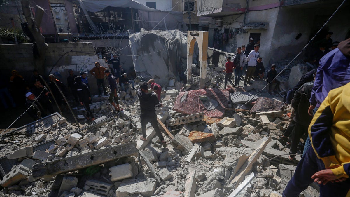 Featured image for "Nasser Hospital Crisis: Updates on Israel-Hamas War"