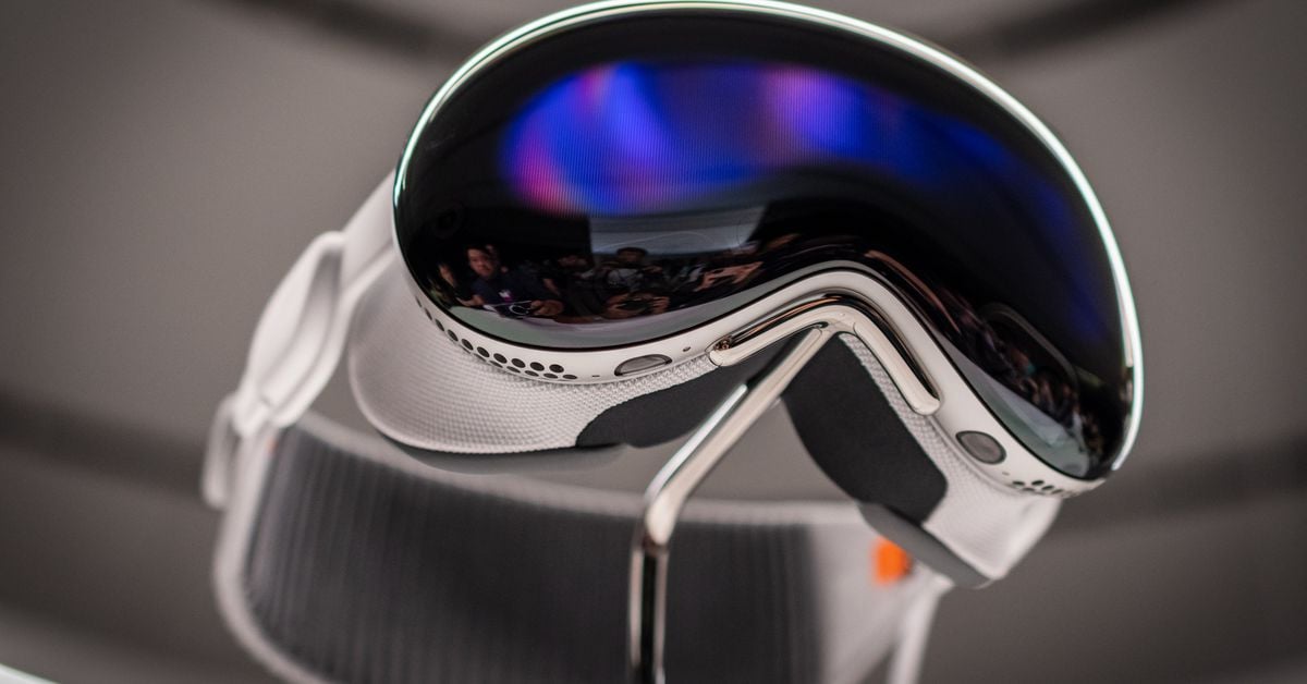 Featured image for Apple's Vision Pro Headset: Appointment and Face Scan Required for Purchase
