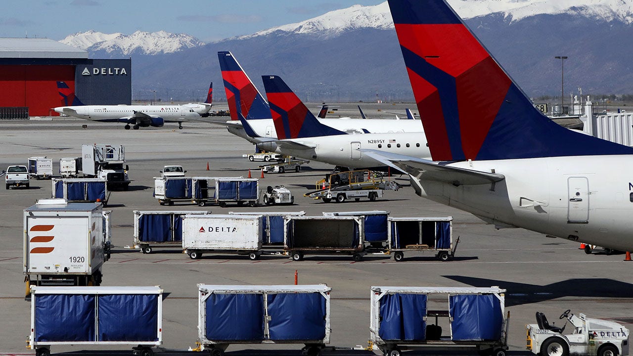 "Unauthorized Boarding: Incidents of Non-Ticketed Passengers on Delta Flights"