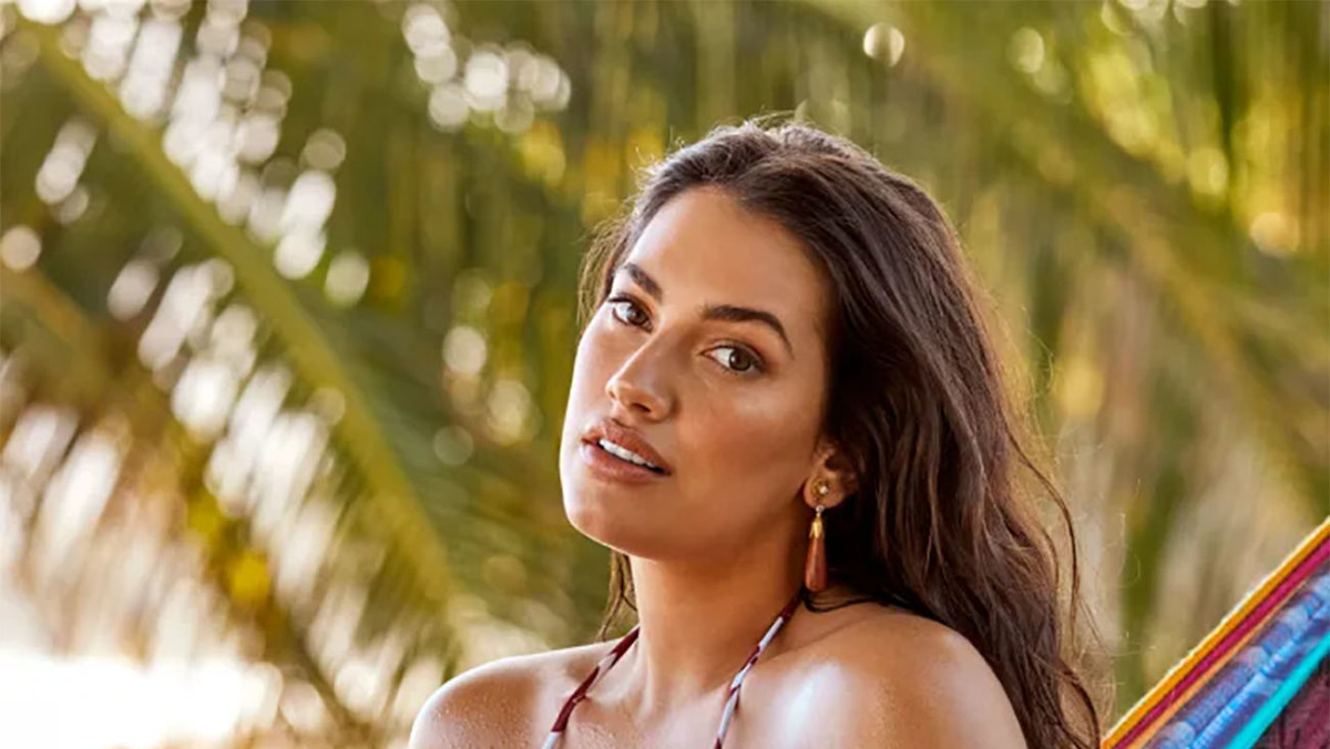"Lorena Durán Stuns in Ruby Red Lingerie Set, Perfect for the Holidays"