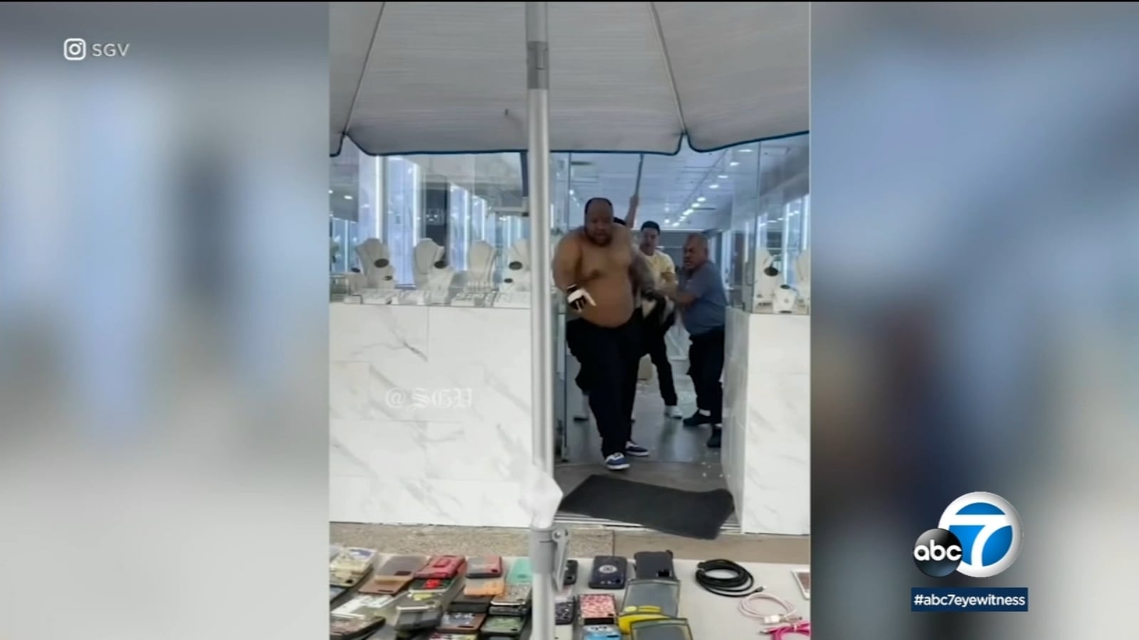 Featured image for Brave Jewelry Store Employees Successfully Thwart Thief