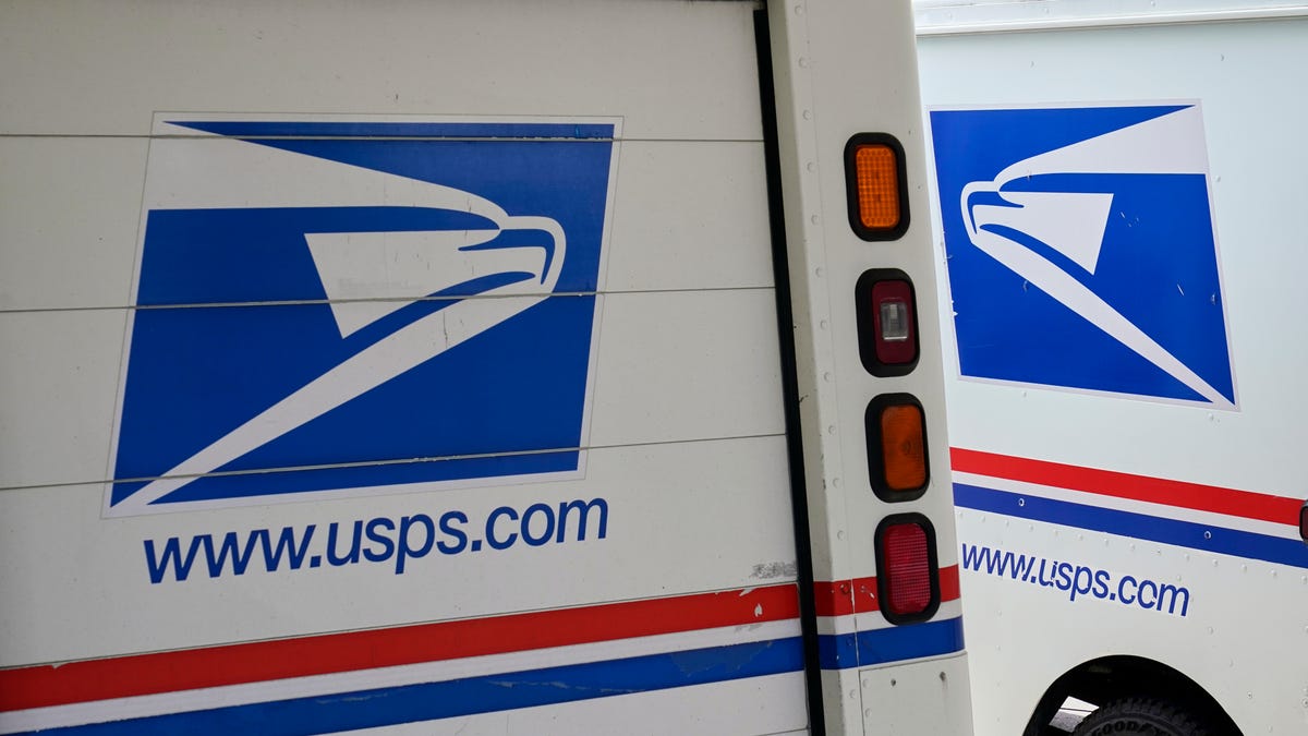 USPS worker in Dallas dies from heat exhaustion on the job