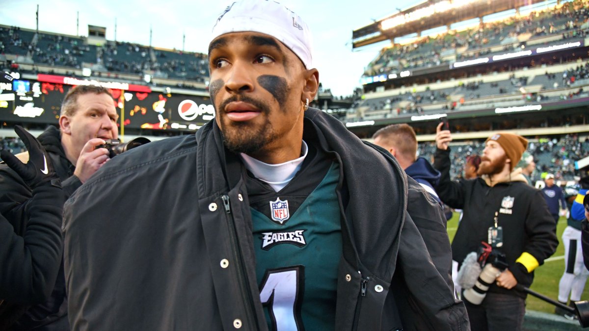 Featured image for Eagles' Jalen Hurts Downgraded to Questionable for MNF Game Due to Illness