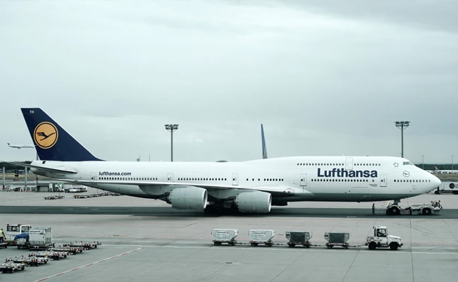 "Terrifying Mid-Flight Death: Man's Bloody Tragedy on Germany-Bound Plane"