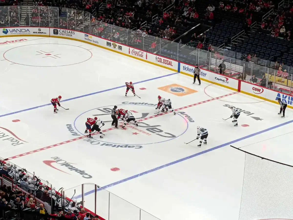 Mammoth edge Caps 3-2 in final pre-deadline tilt