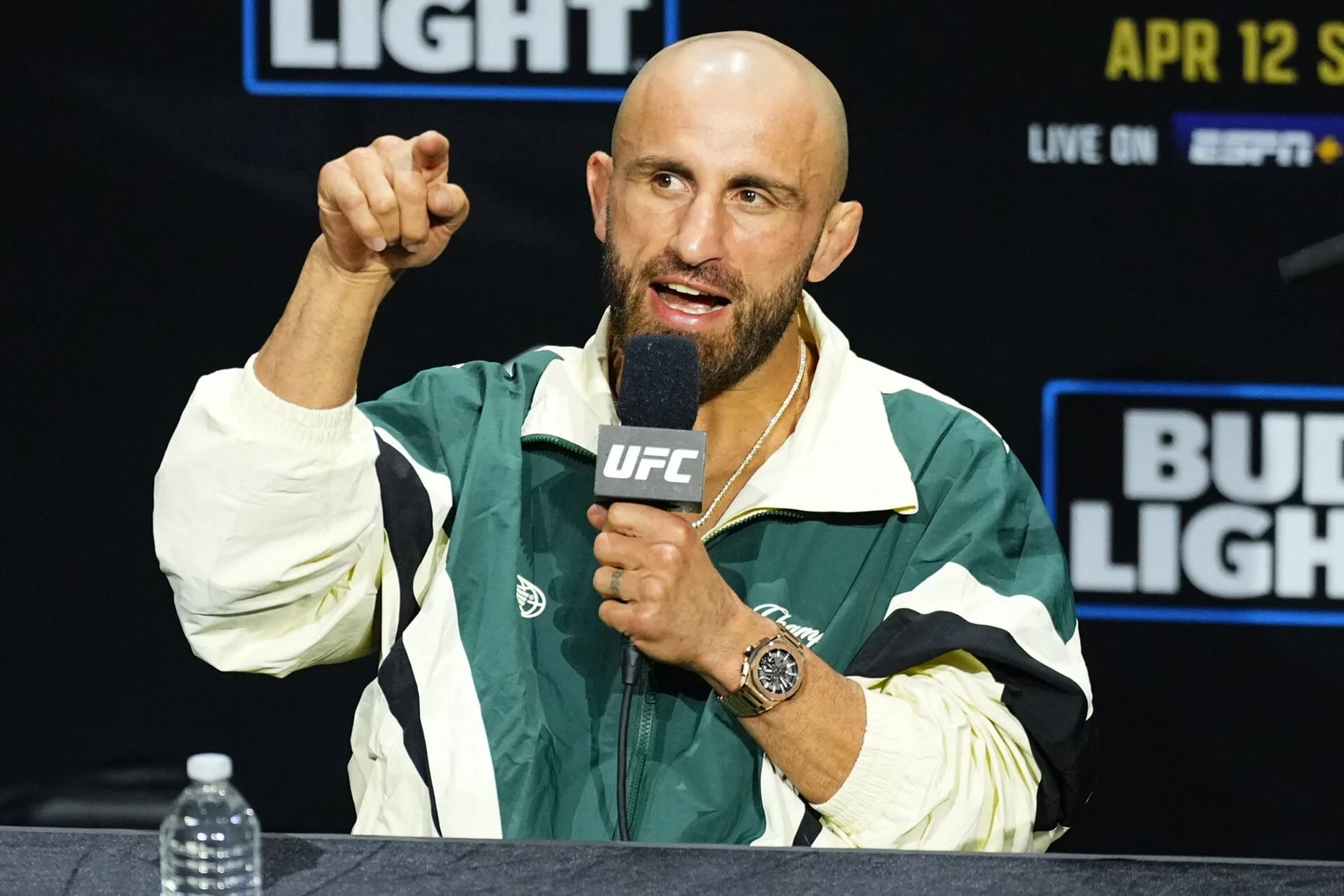 Volkanovski urges Evloev to wrestle, not trade with him like Murphy