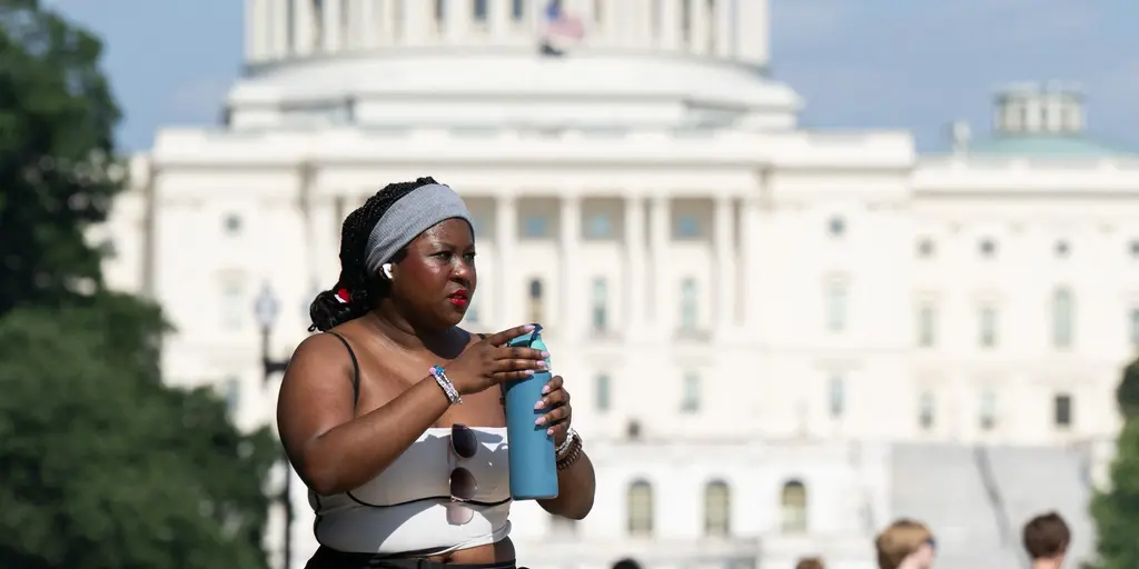 Featured image for Extreme Heat Dome Causes Record Temperatures and Disruptions Across Eastern North America