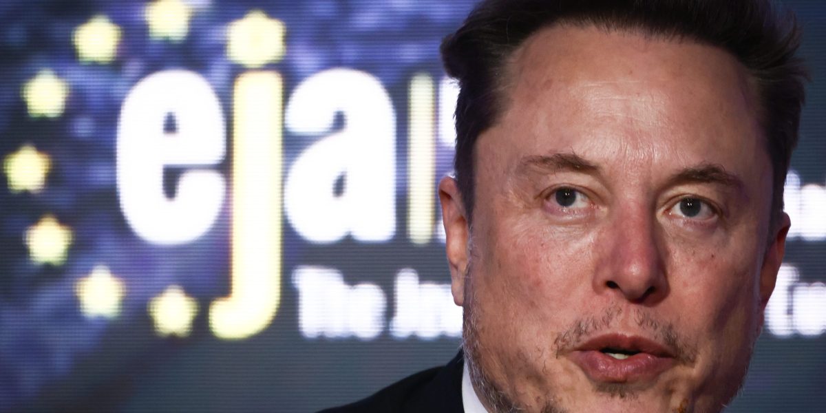 "Elizabeth Warren Urges SEC Probe of Tesla's Financial Practices"