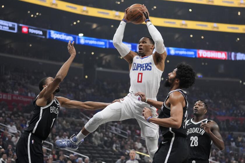 "Clippers Seal Victory with 22-0 Run Against Nets"