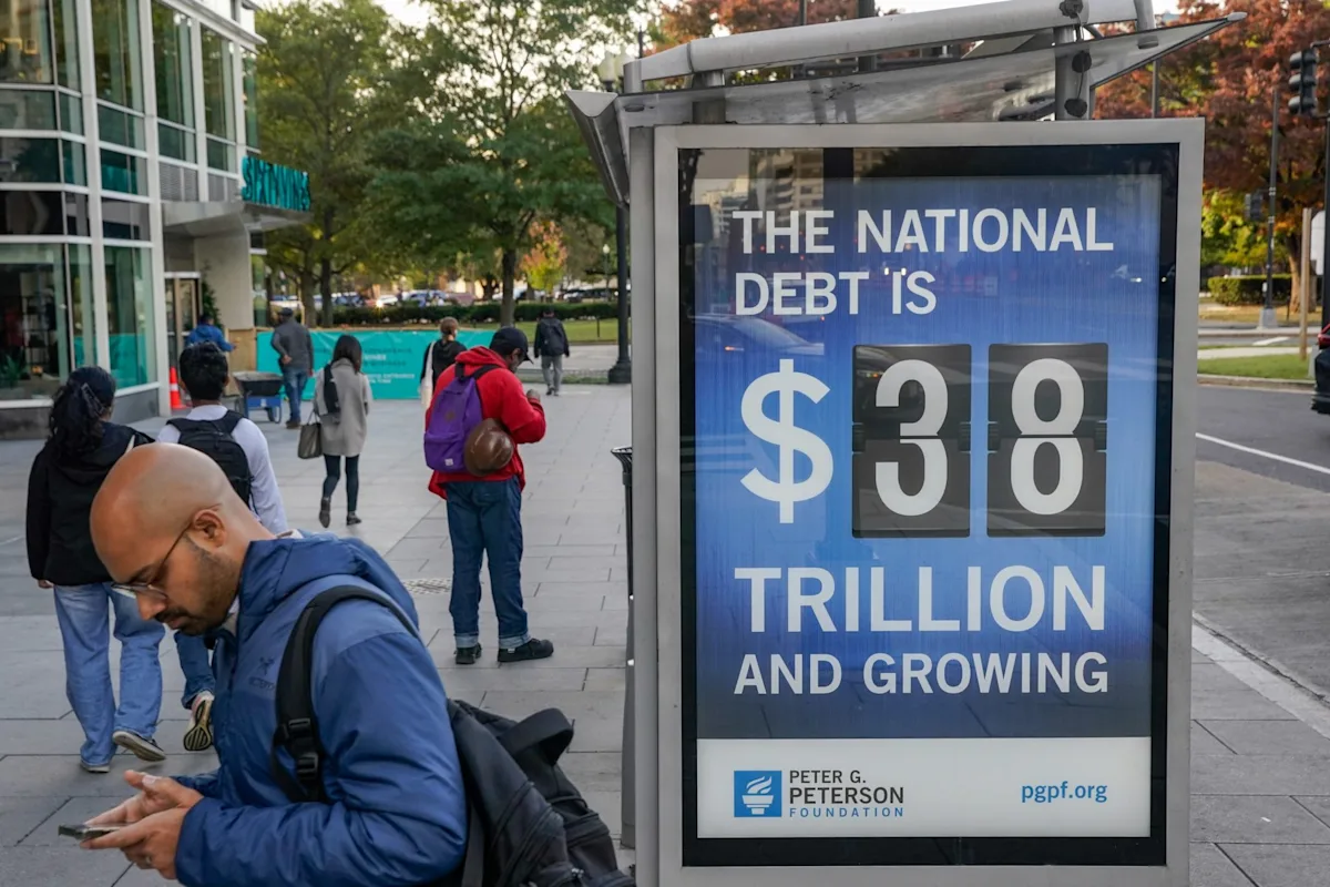 Featured image for Private Investors Take Over US Debt Market as Debt Hits $38 Trillion