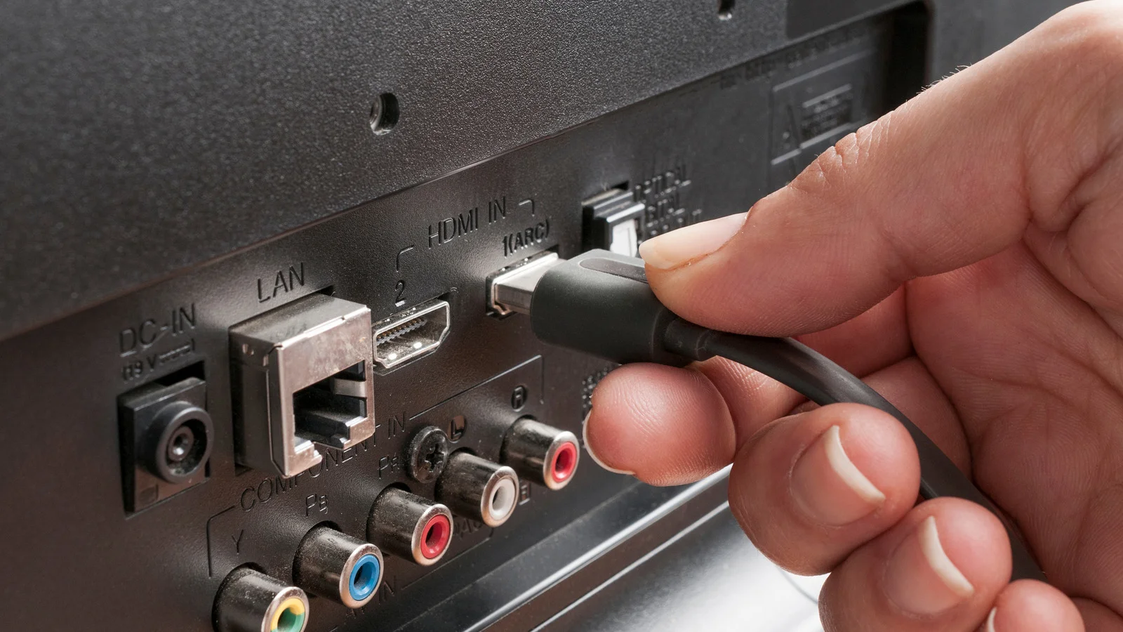 Affordable HDMI Device Transforms Smart TVs into PCs