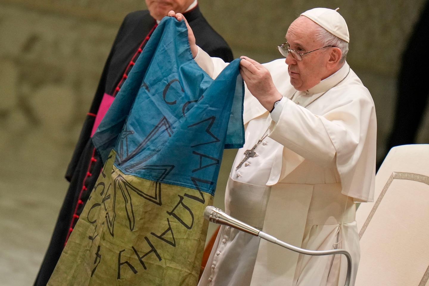 "Pope Francis' Controversial Remarks on Ukraine and the 'Courage of the White Flag'"