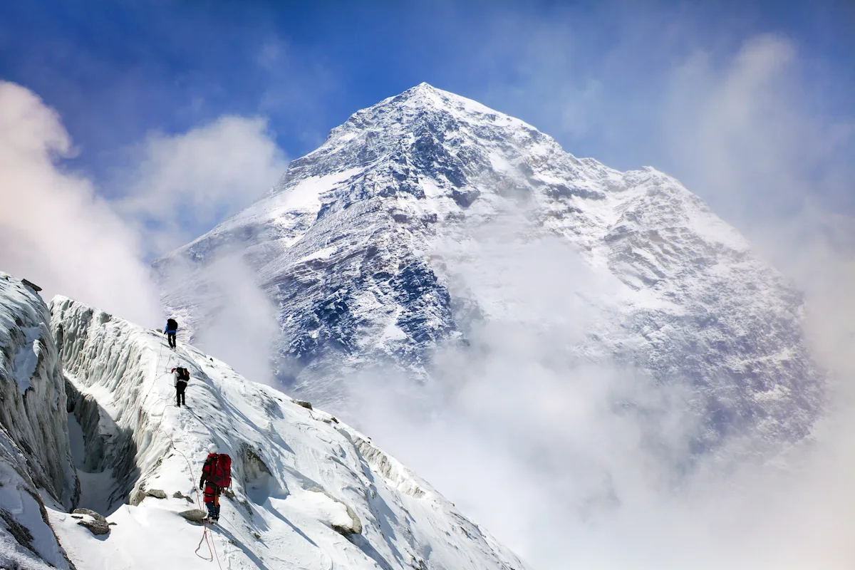 Featured image for Rescue Underway as Blizzard Traps Nearly 1,000 on Mount Everest
