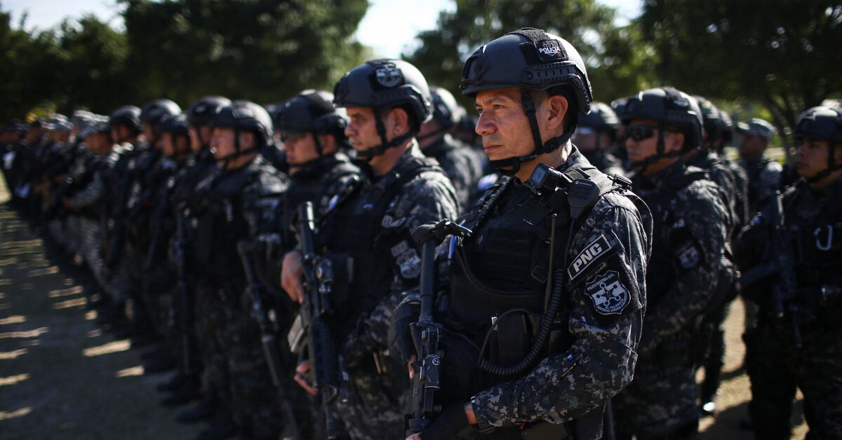 "El Salvador's Gang Crackdown Fails to Detain 43,000, Reveals Police Report"