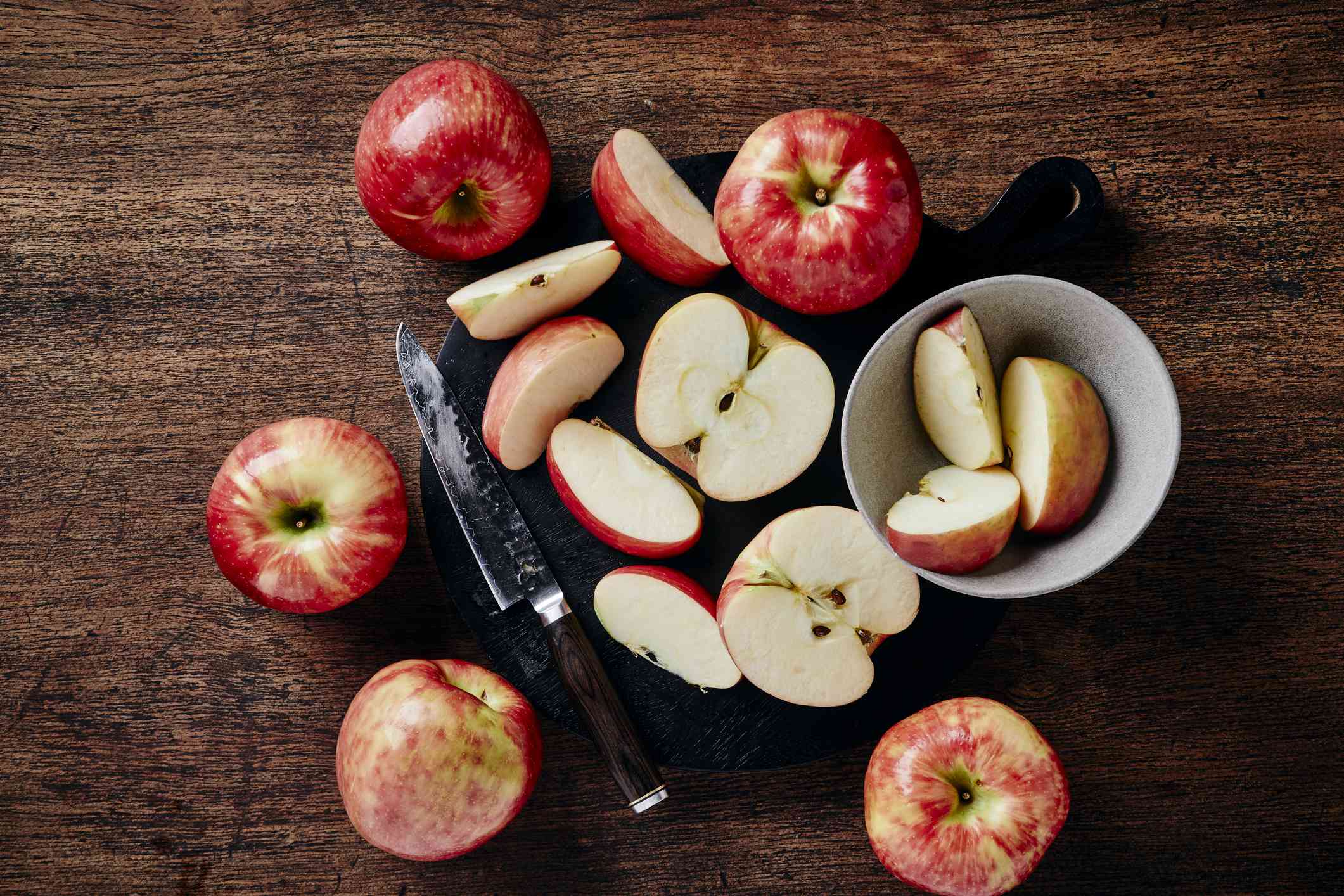 "Exploring the Nutritional Powerhouses: Apples and Wood Apples"