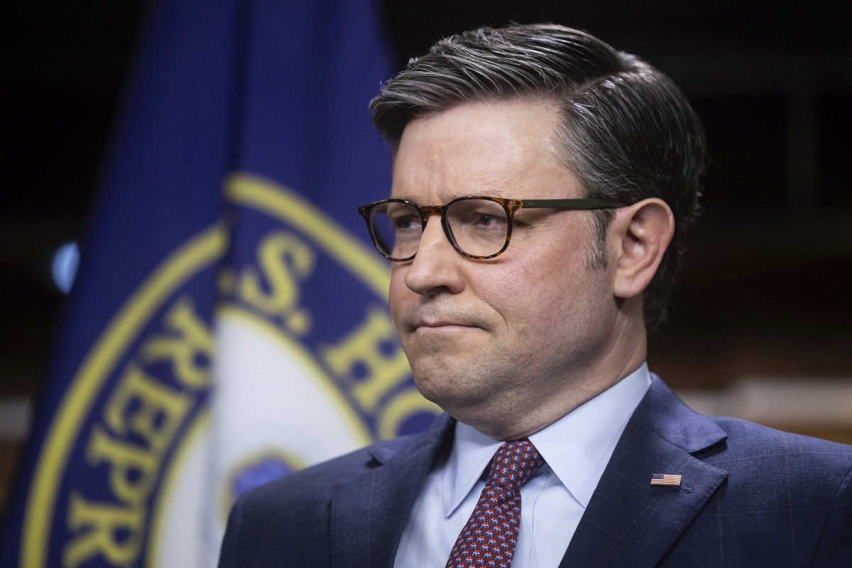 "House Delays Vote on Controversial Surveillance Bill Amid Bipartisan Pressure"
