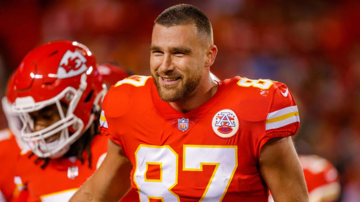 Travis Kelce Sets the Record Straight on Taylor Swift Dating Rumors