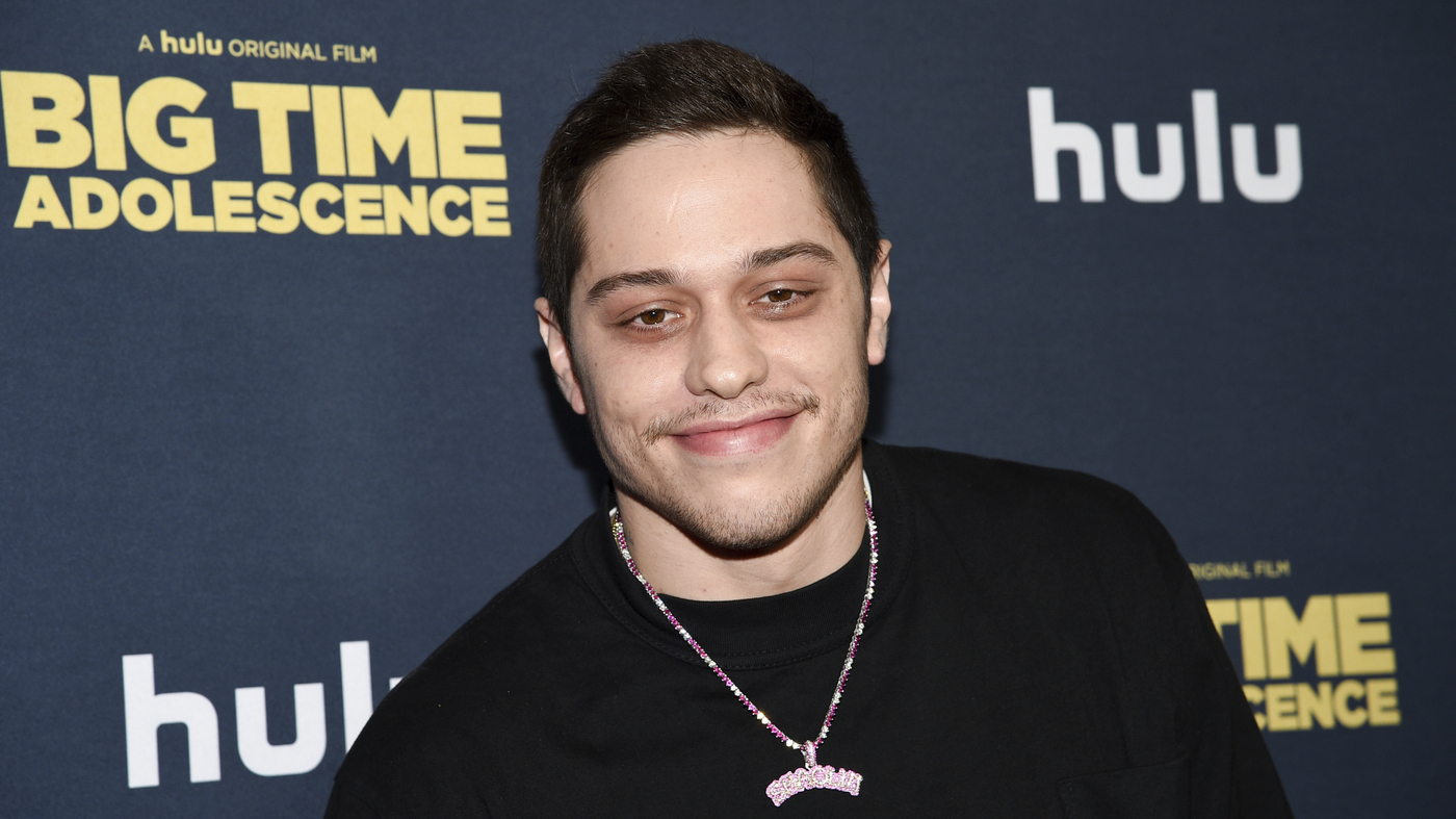 Pete Davidson's Emotional 'SNL' Opening Addresses Israel-Hamas Conflict and Personal Loss