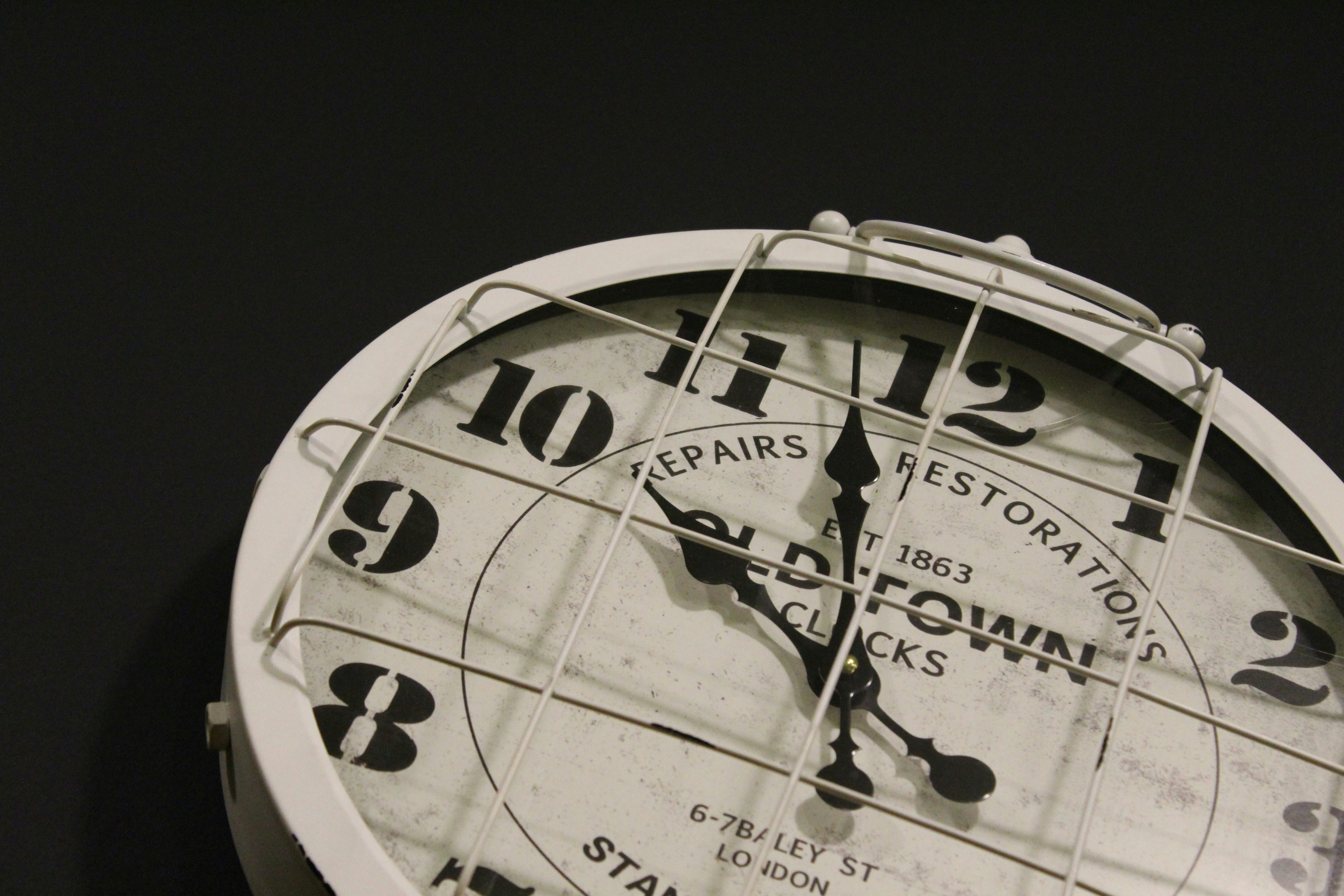"Astrophysicist Unveils Equation for Time Machine with a Major Catch"