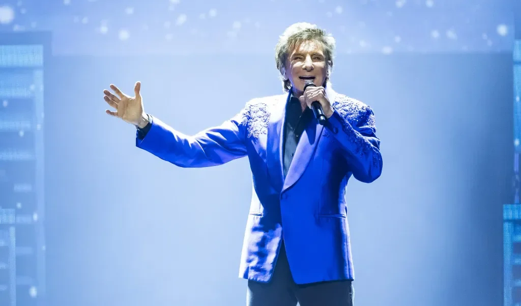 Barry Manilow Extends Arena Postponements While Healing From Lung Cancer