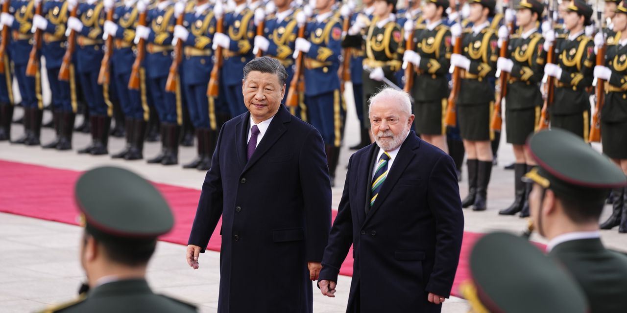 Xi Jinping and Lula da Silva unite against US and push for local currency trade.