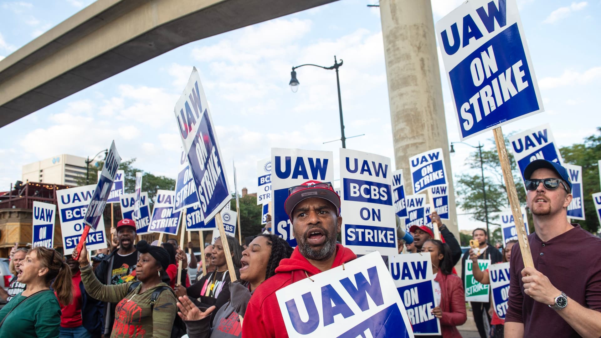 Labor Unrest Escalates as UAW Demands Progress in Auto Plant Negotiations