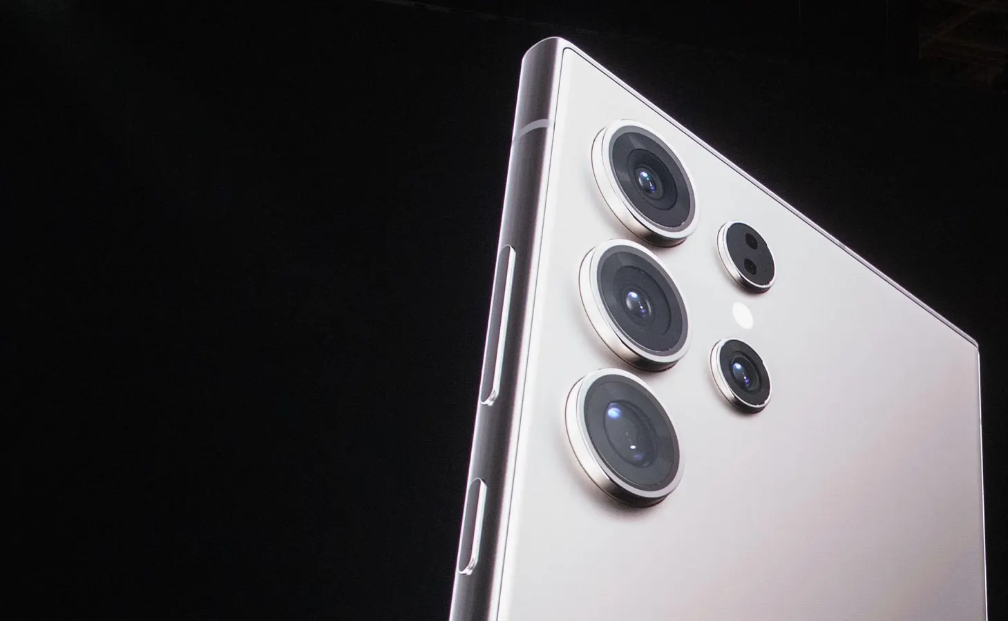 Featured image for Samsung Rolls Out Crucial Updates for Galaxy Devices in November 2024