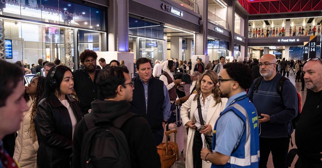 Featured image for Amtrak Halts NYC-New Haven Trains Due to Bronx Fire