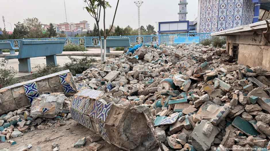 Earthquake Devastates Afghanistan's Blue Mosque, Casualties Rise