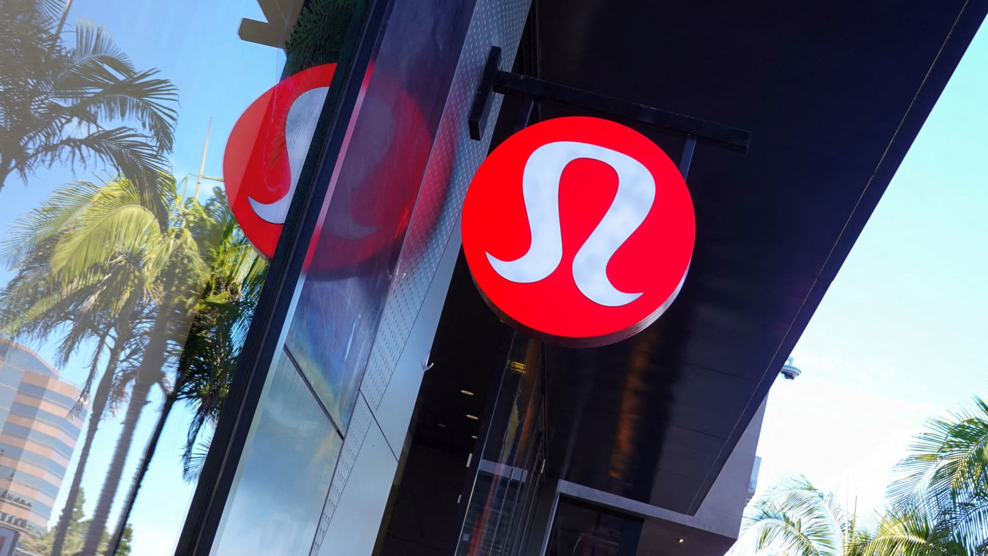 Featured image for Lululemon considers selling its fitness unit, Mirror.