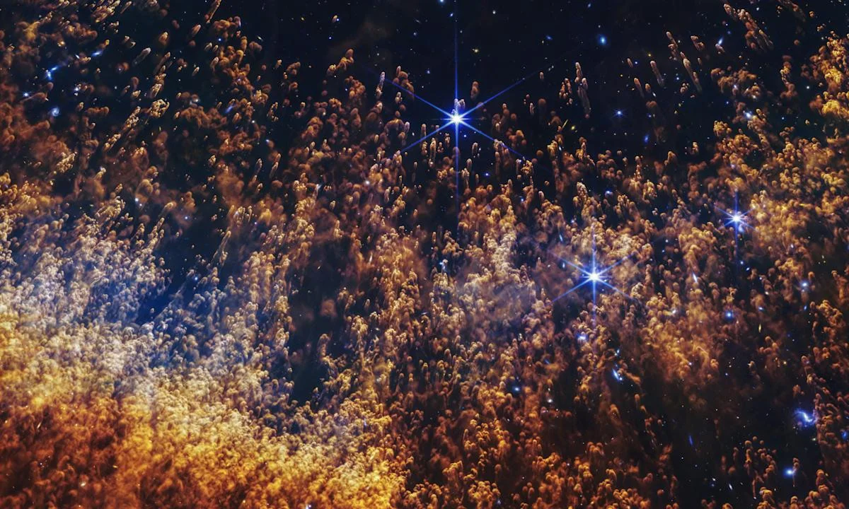 Webb telescope exposes Helix Nebula’s comet-like knots in sharp relief